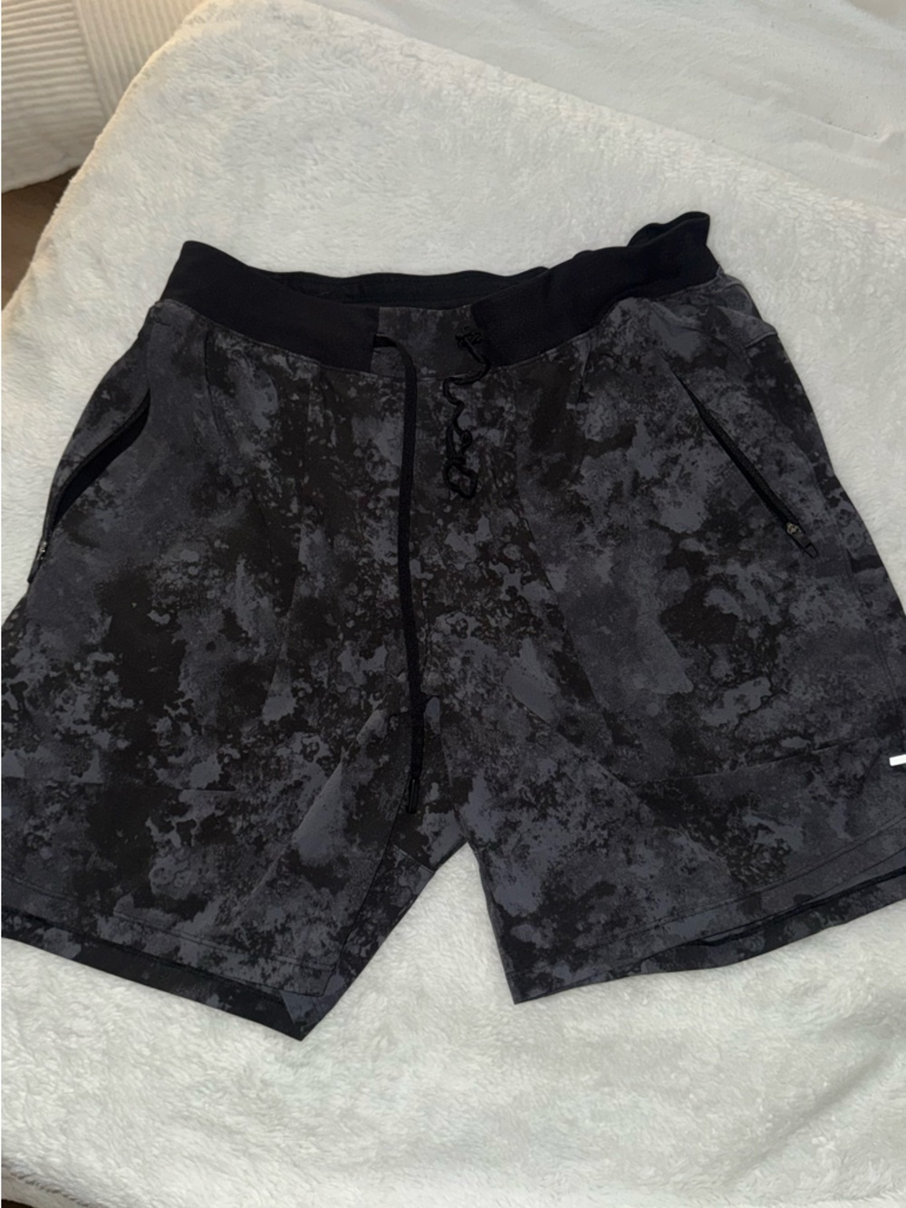 lululemon athletica Men's Black Gray Tie-Dye Performance Shorts